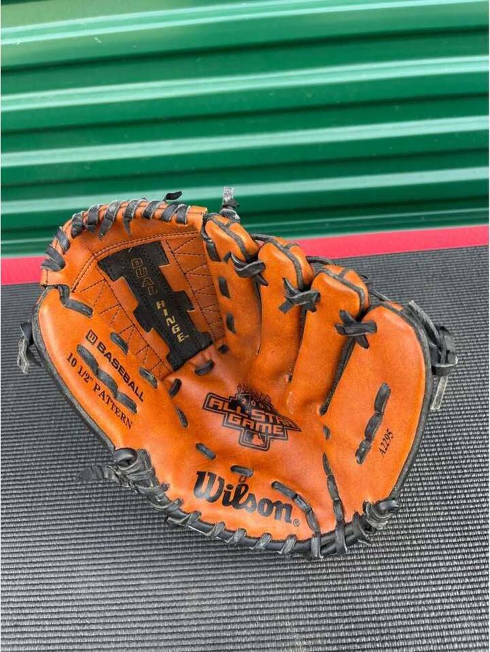 Wilson A2295 10.5" Baseball Glove 2003 All Star Game Pepsi Edition